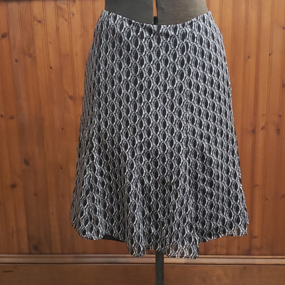 EUC silk Express skirt, fits like a 2-4